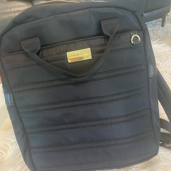 Back pack - Picture 2 of 5